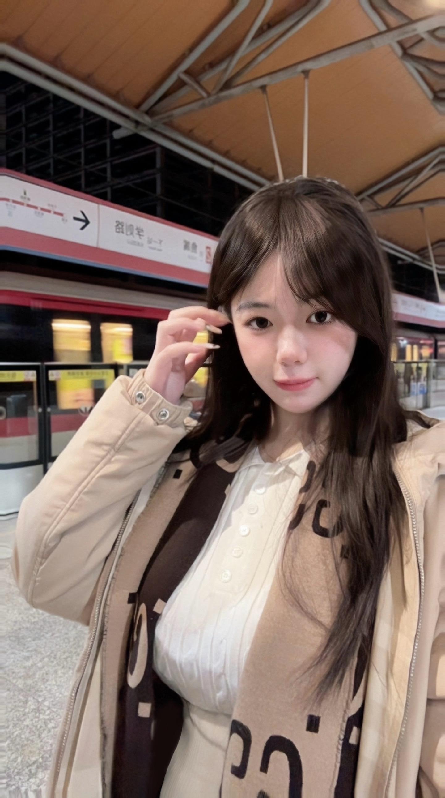 比比和球球幸福小日子👧🏻🐶 乖巧