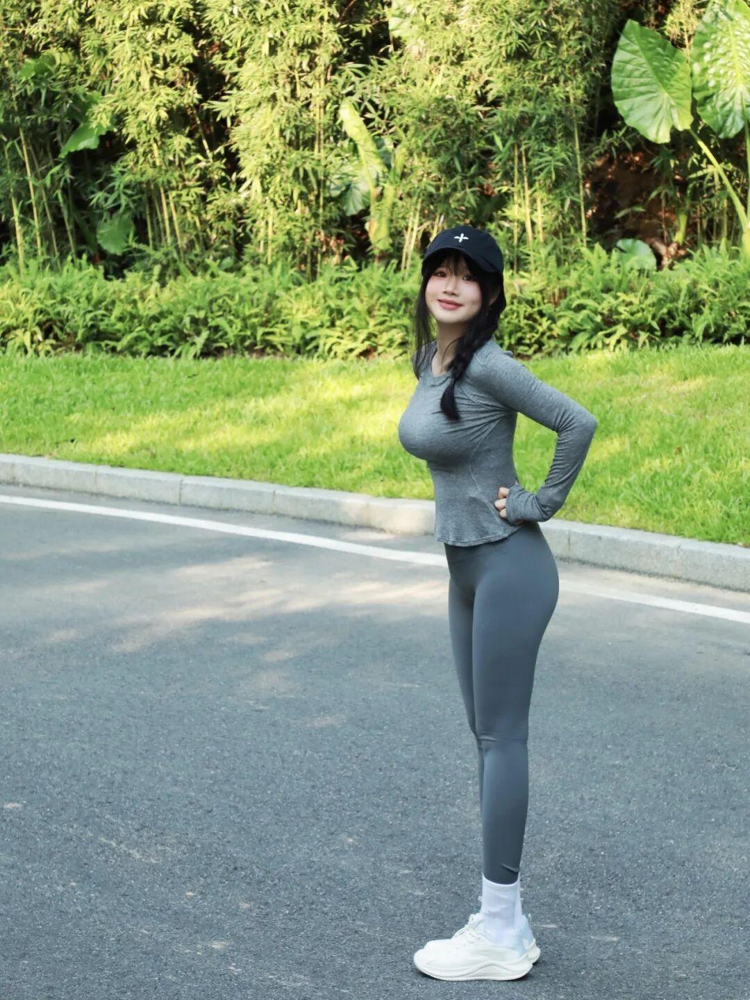 元气满满的一天，从运动开始！💪🏃‍♀️
锻炼运动日常 晨起轻运动 今天我也运