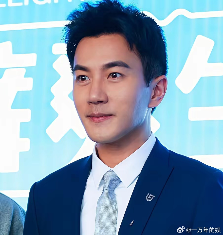 刘恺威恋爱了我理解谈了个小 20 岁的我也理解但我实在理解不了，他真的谈恋爱谈到