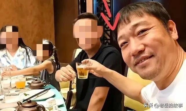 一直口碑不错的贾冰，这次私人饭局视频曝光，再一次提醒我们，能够伤害到自己的往往是