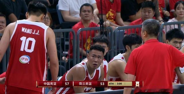 男篮热身赛65-60艰难战胜荷兰二队，让我们看清五个事实。
1、昨晚后卫线一团糟