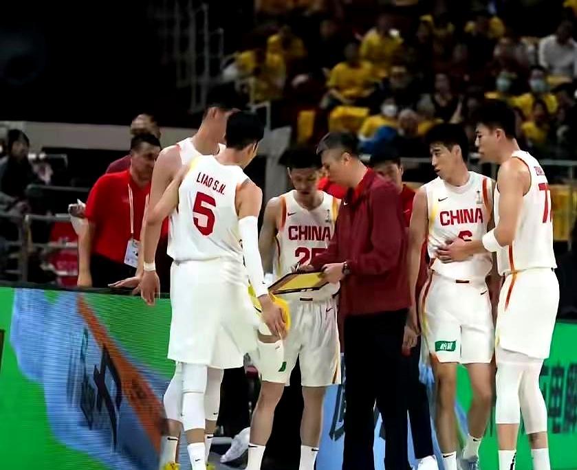 一个王俊杰，半支国家队！
 

看球的时候就觉得场上不对劲，队友们不敢放心去扑外