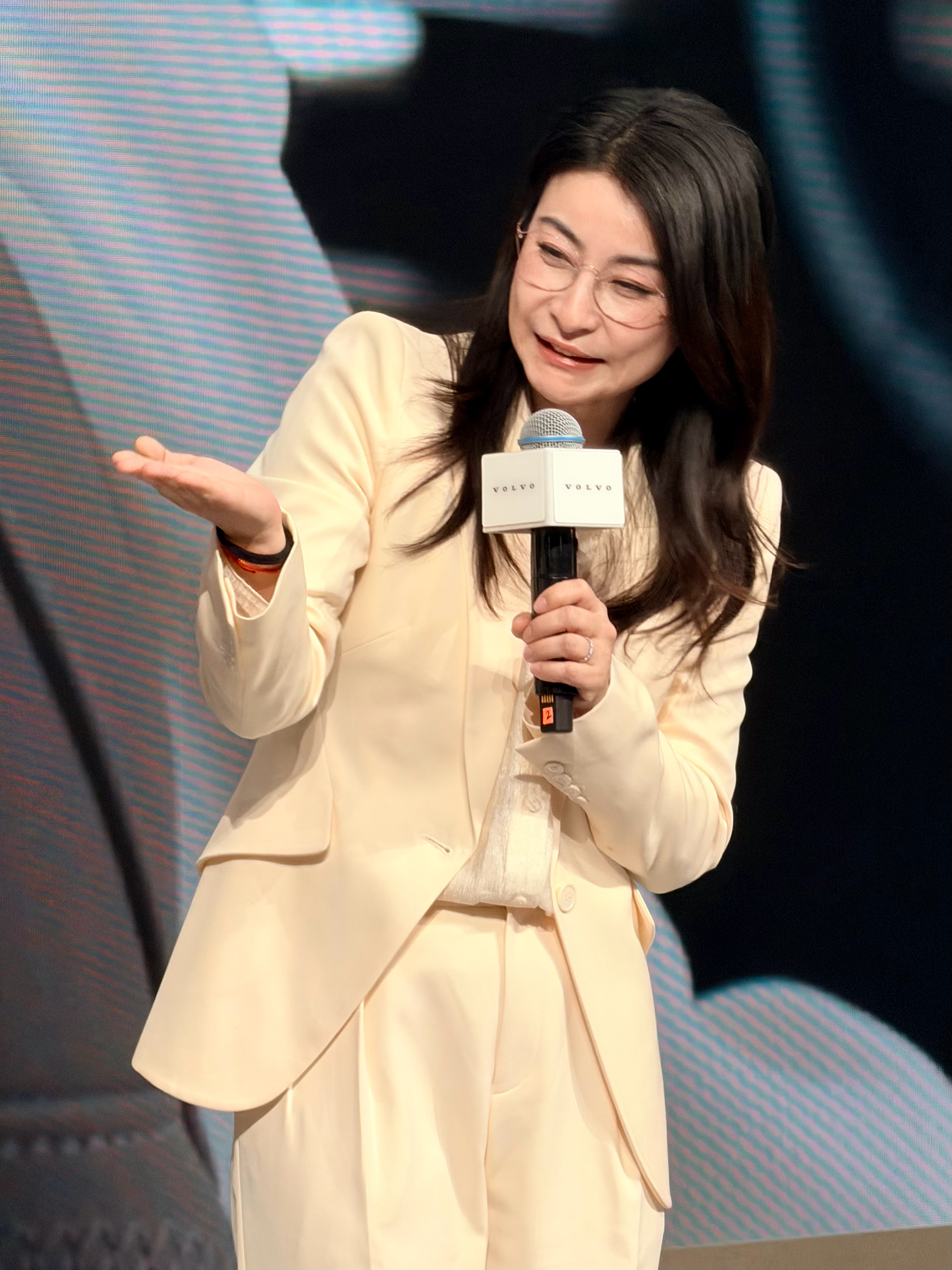 “妈妈，我见到跳水女王郭晶晶了” 沃尔沃请来了品牌大使郭晶晶，和品牌调性非常符合