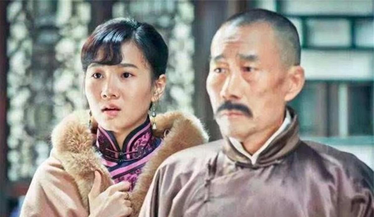 1916年，张作霖看上年芳十八的漂亮女学生，带着数千大洋前去提亲，女学生的母亲正