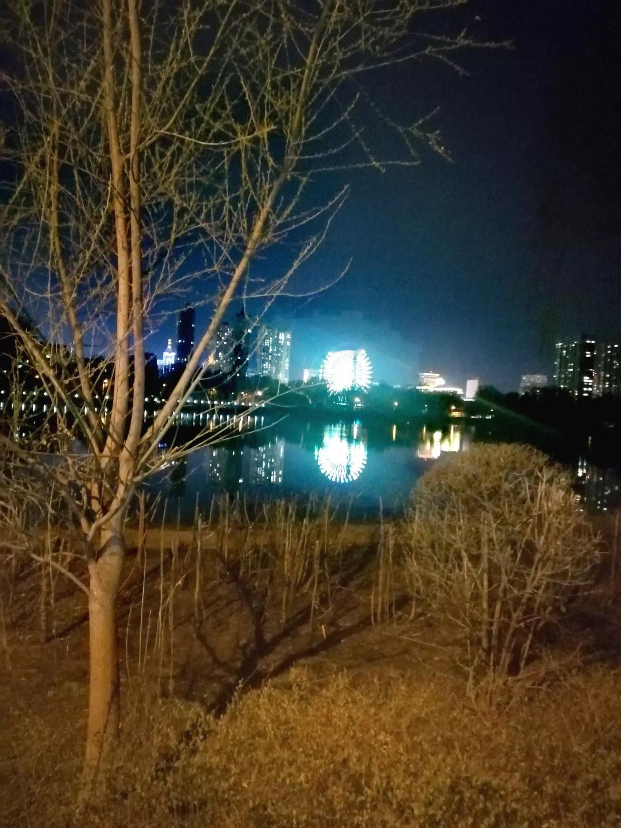 分享一张你最近随手拍的照片吧今天晚上拍摄的