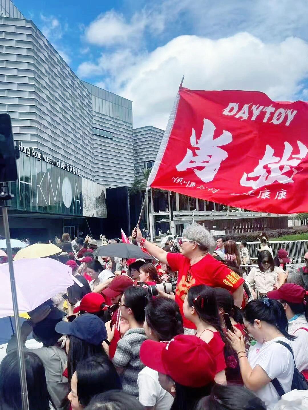 今天第一张神图，一股朝气扑面而来~肖战香港线下活动