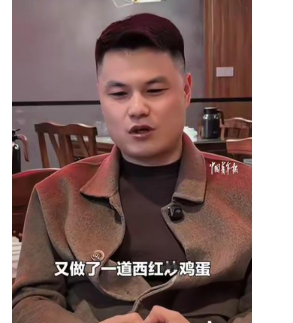 近日，山东临沂，一位女子带孩子看完病后，走进一家餐馆，怯生生地对老板说：“老板，