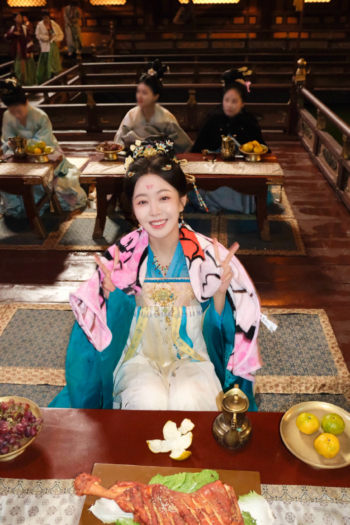 赵尧珂杨廷东我们村最好的厨子 赵尧珂杨廷东这对饭德拉满！花絮甜到炸还拍短片续糖，