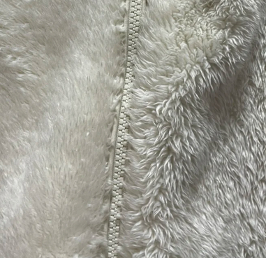 摇粒绒 梳毛 梳了和不梳好像差别蛮大的，看着摇粒绒都顺眼了不少[哈哈] ​​​