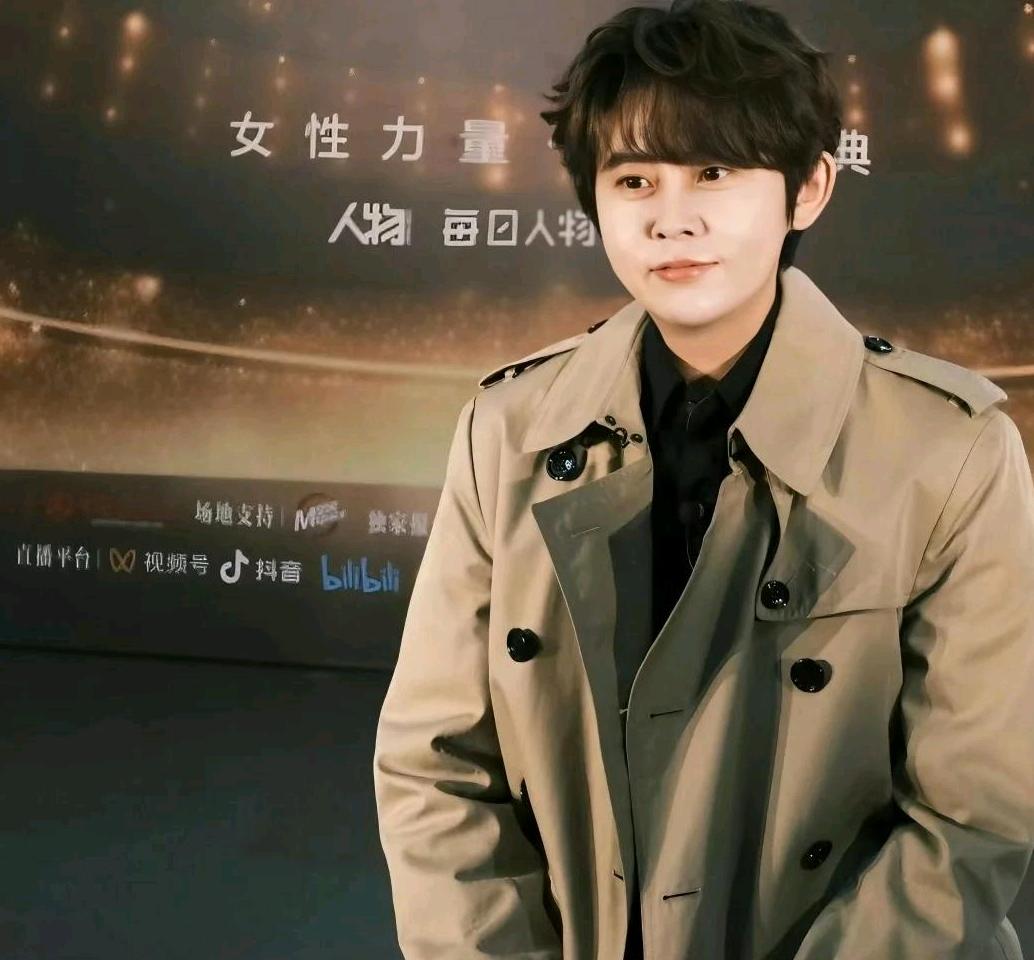 王濛说：“其实我出生后，家里人就因为我是女儿所以不喜欢我，我生出来很小，我爷说看