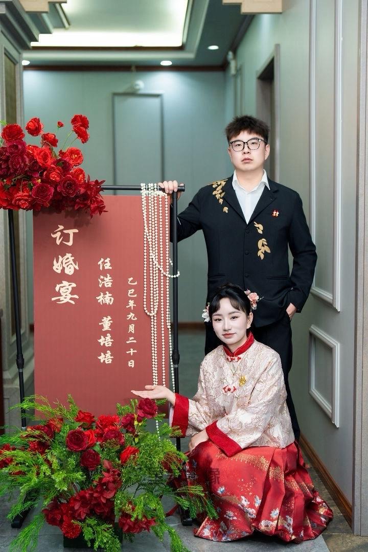 订婚跟拍拍成这样…难怪被夸爆了！📸。谁懂啊！商洛的订婚新人也太好磕了...