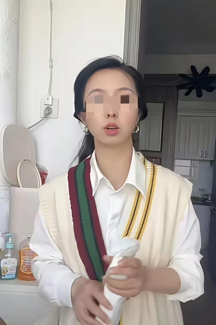 田静今天在直播间怼粉丝，有没有资格片说了不算，她不出来网上谁都不管她，既然上网，