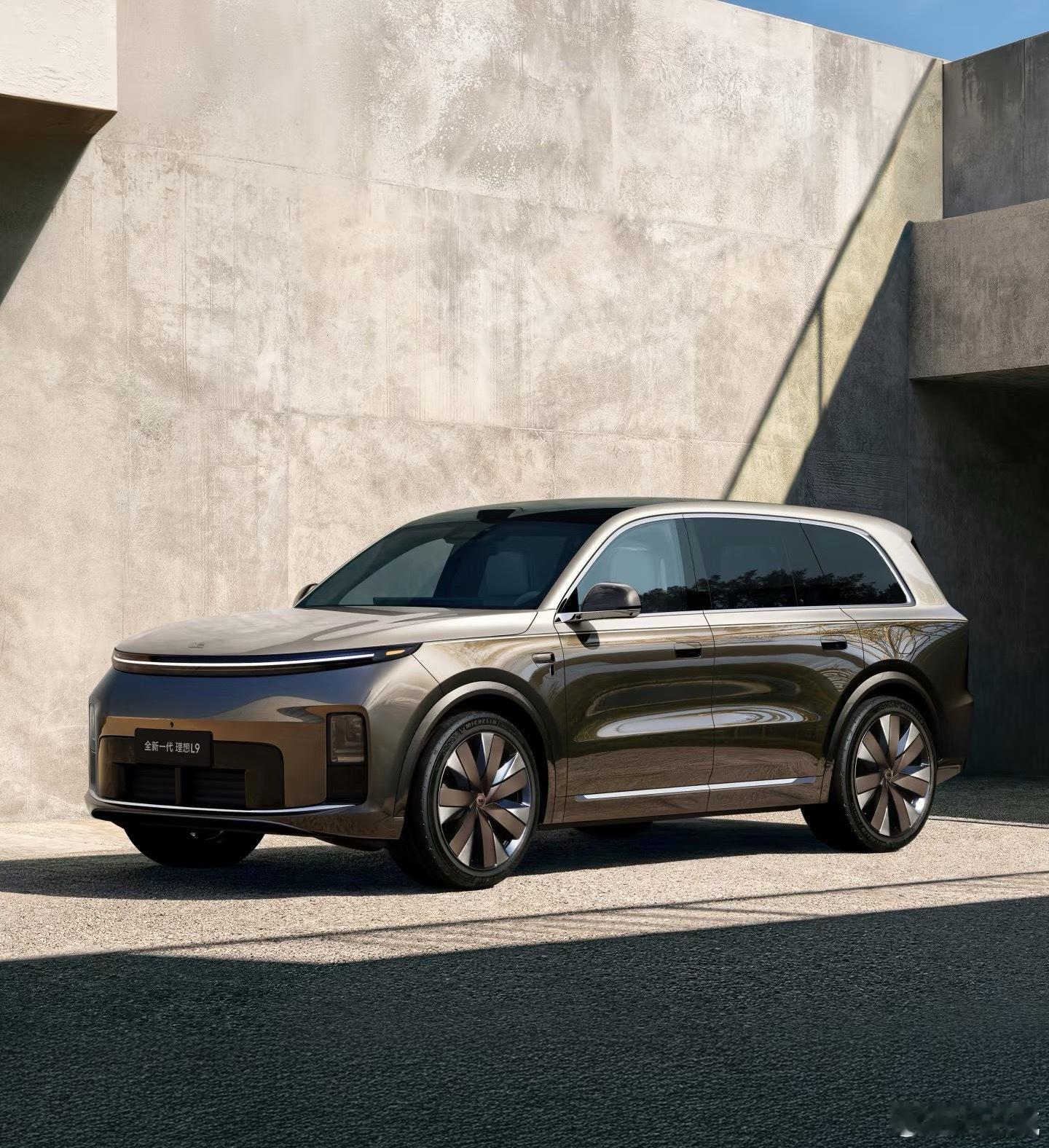 全新一代理想L9 终极版本Livis要来了。全球首次在60万以内配备800V全主