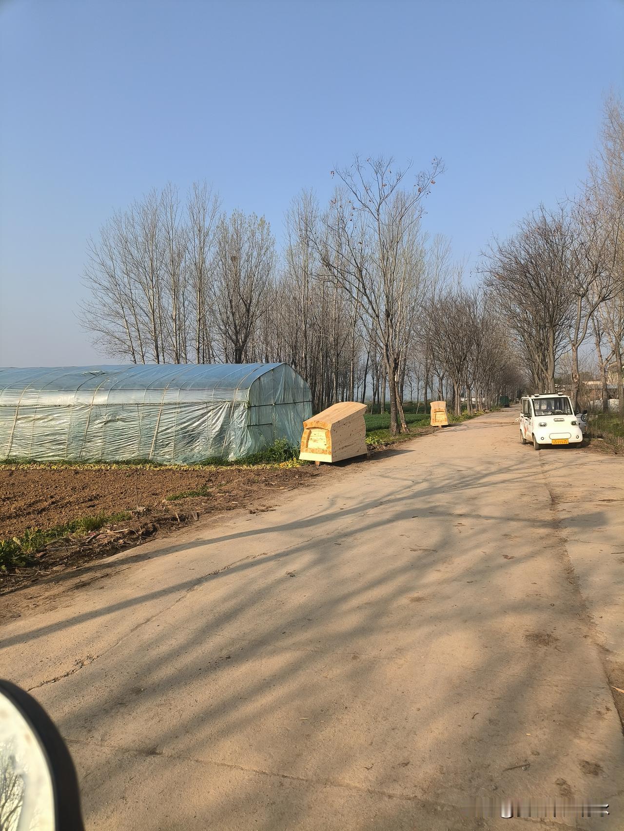 年轻的留守妇女独自在家照顾年幼的女儿，突发疾病离世，两天后才被远在外地打工的丈夫