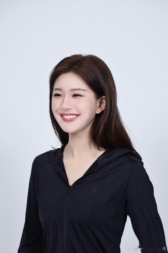 #赵露思证件照模板##赵露思最新证件照# 赵露思分享最新证件照，妥妥证件照模板！