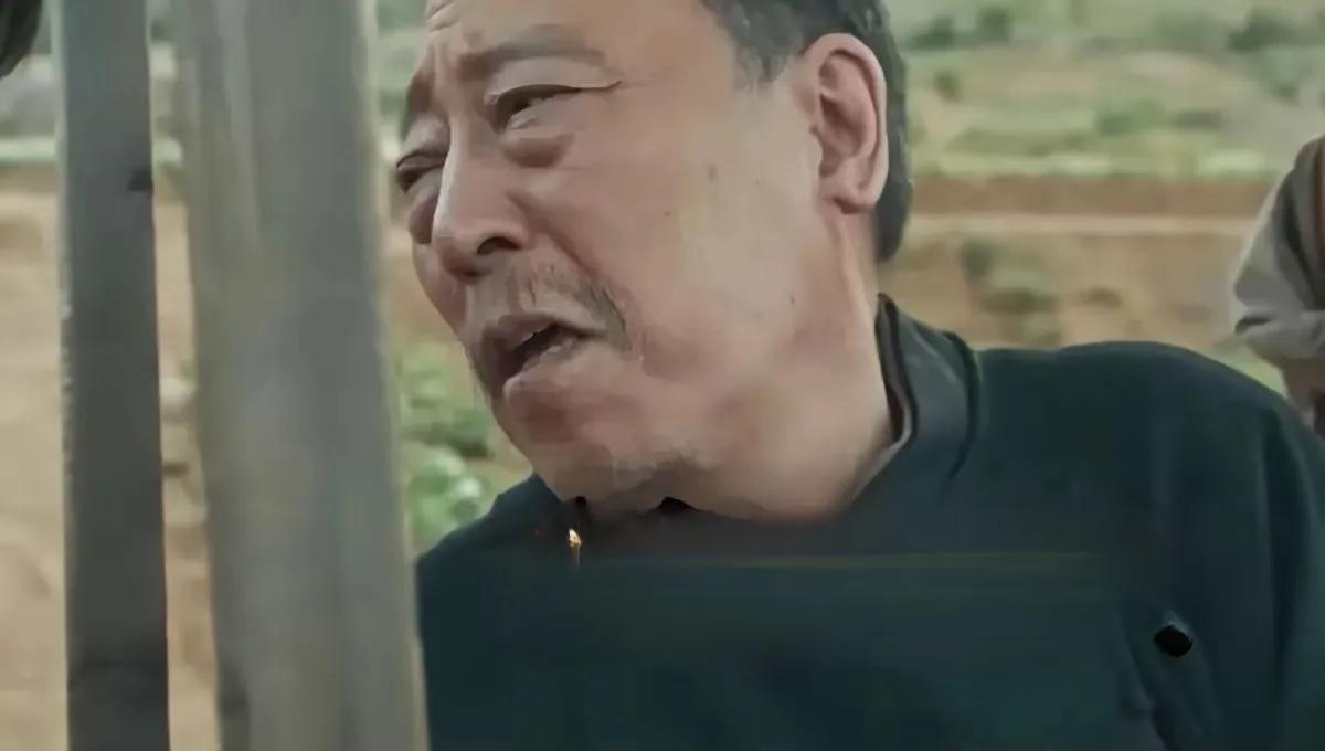 追剧《生万物》宁学祥把自己的600亩地送出去，留给自己儿女少量的。他给绣绣15亩