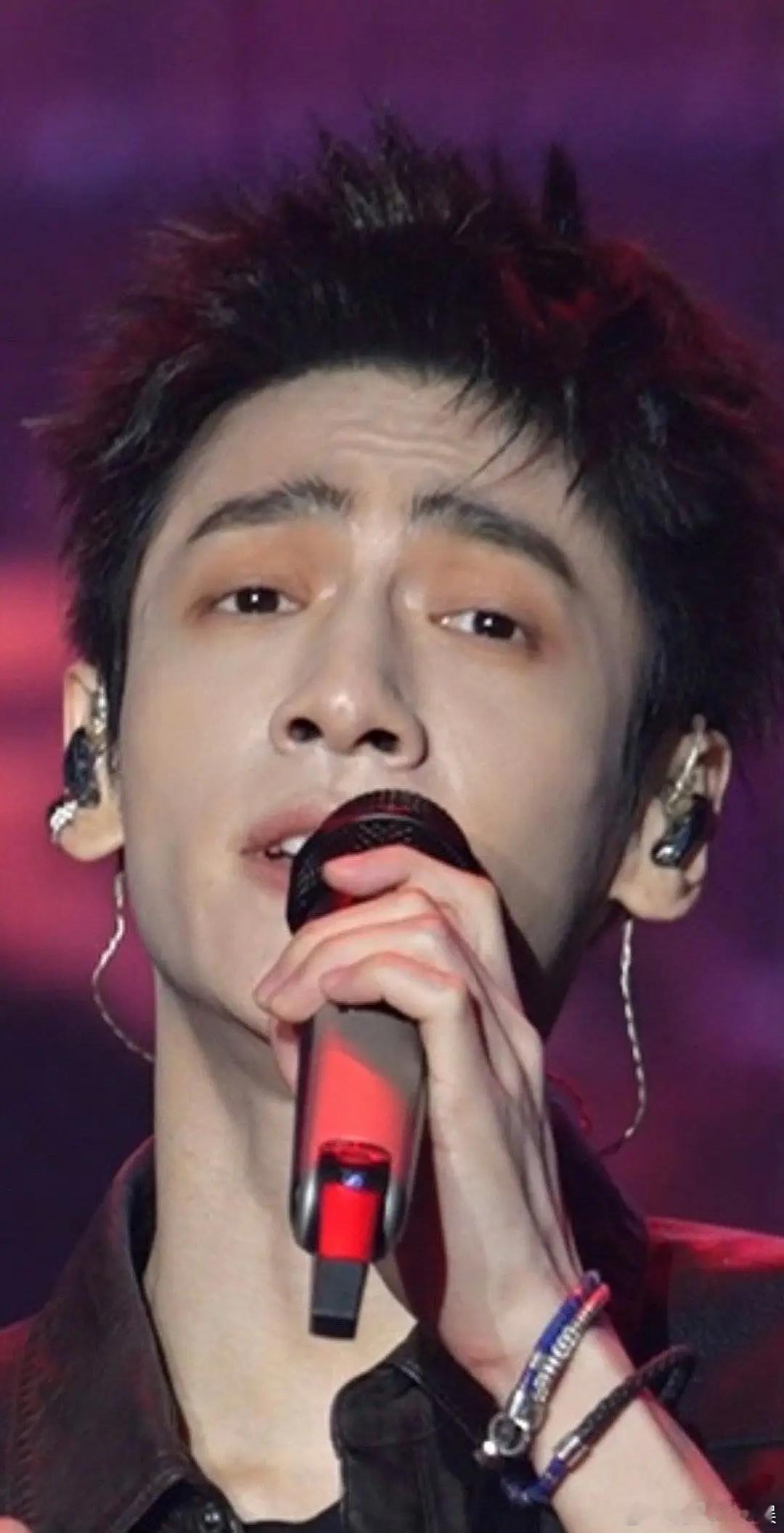 36岁的罗云熙一年回春几次？lls唯爱彩妆 ​​​