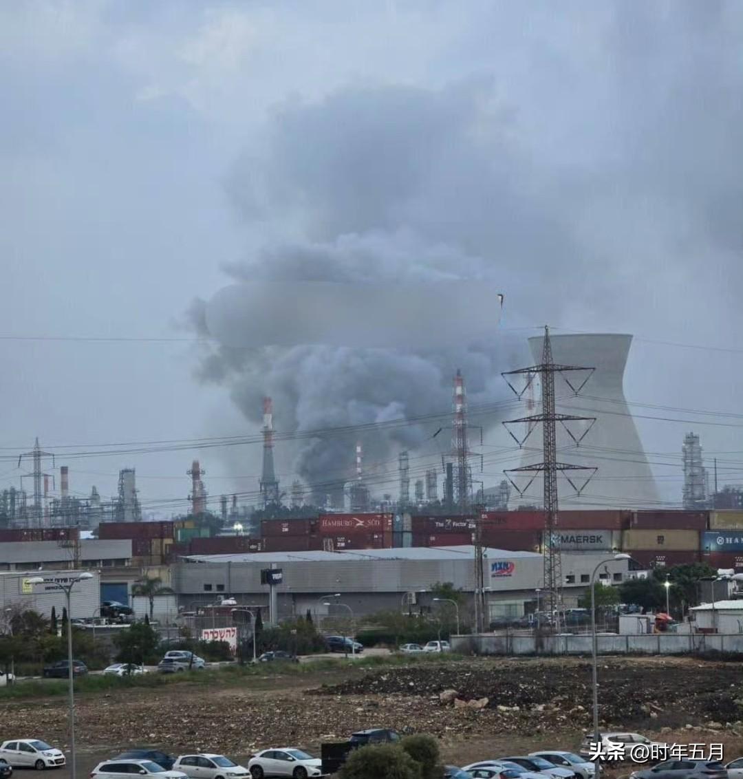 一枚伊朗导弹突防，击中了以色列规模最大的炼油厂。
海法炼油厂（巴赞）是以色列规模