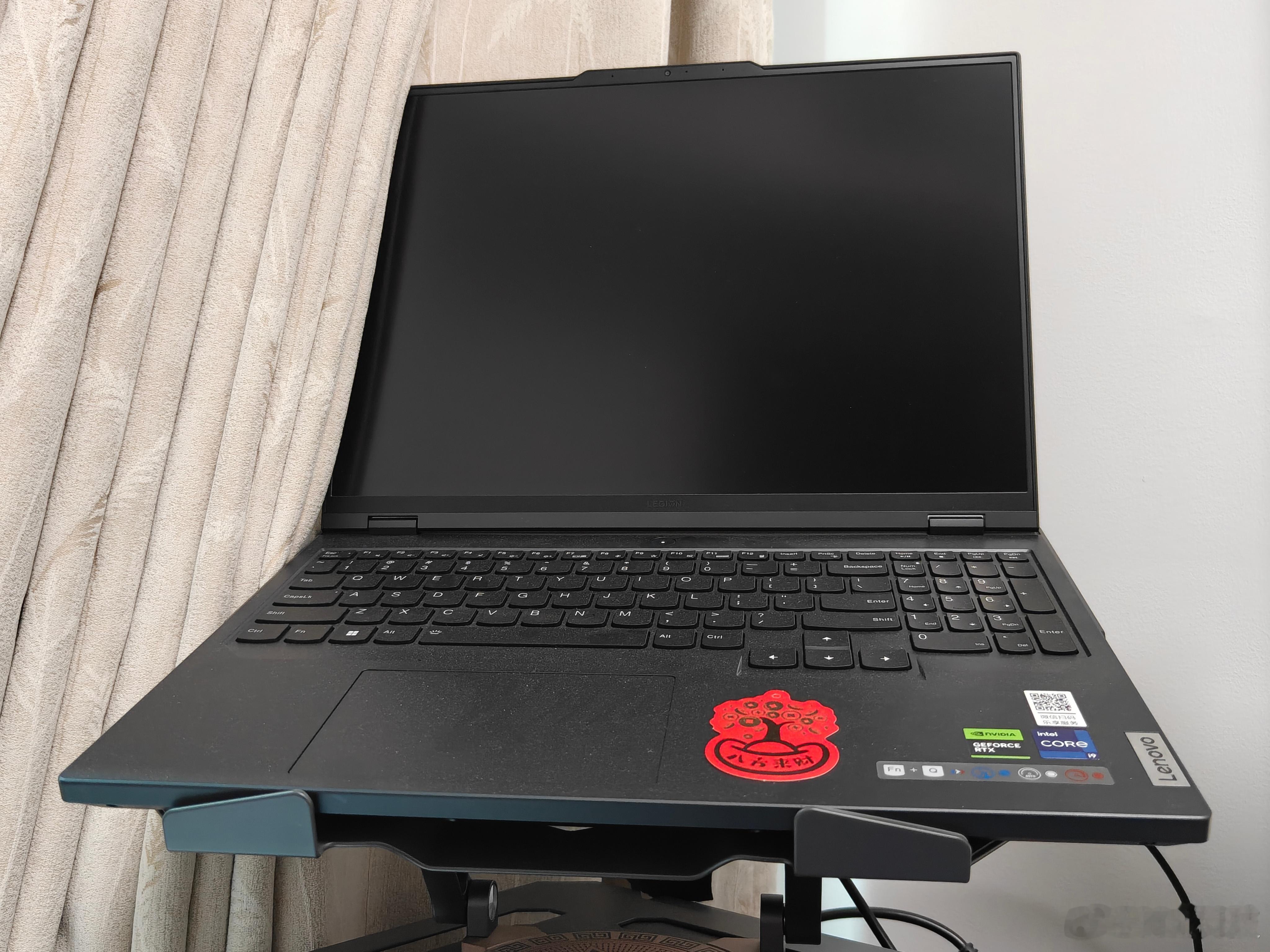 电脑/笔记本一直有稳定的刚需需求，大学生群体、刚入职场的群体，这部分人群避无可避