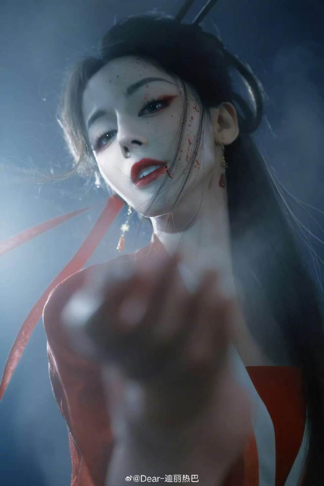 迪丽热巴一身灵韵风骨迪丽热巴一眼倾倒众生 一身灵韵风骨，一眼倾倒众生。一起来看灵