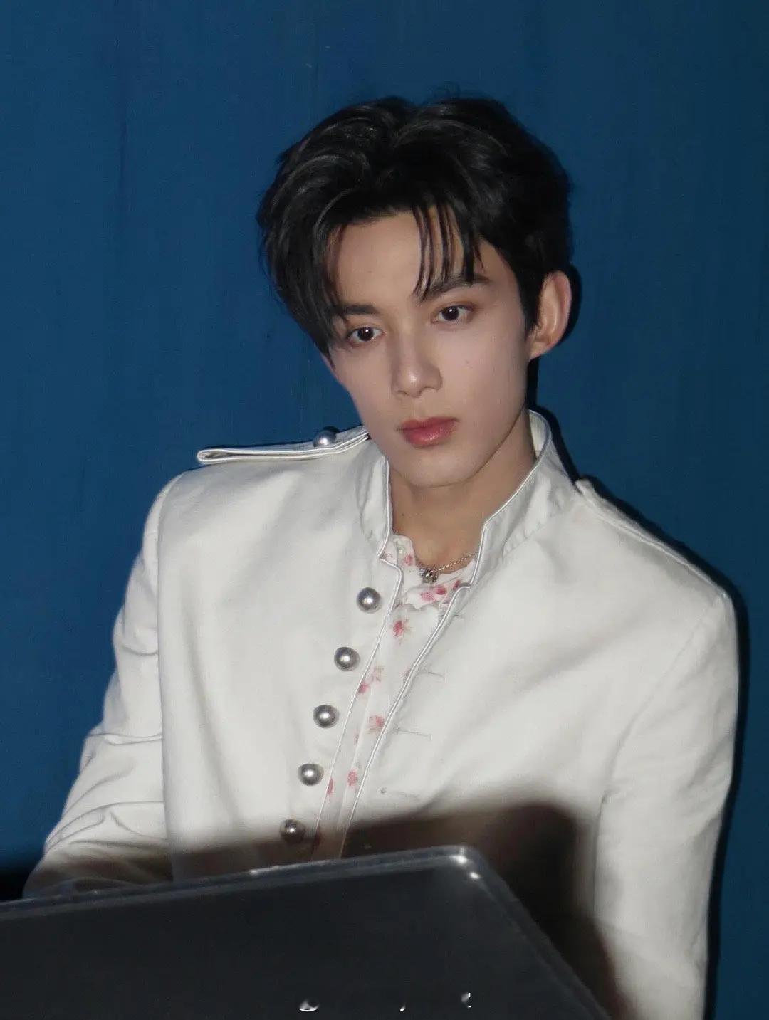 比下海赛道更拥挤的是内娱自嬷赛道，还在逐年扩大