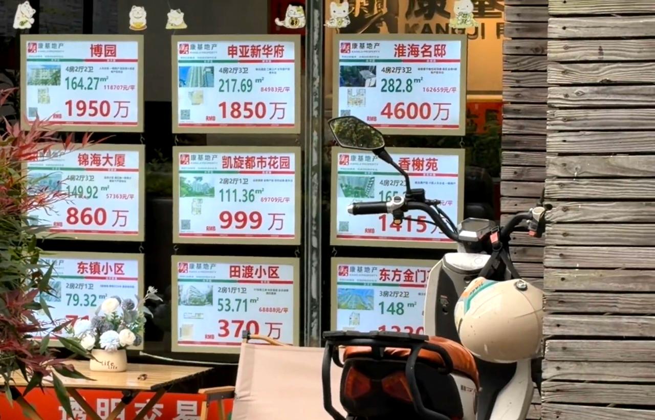 虽然知道上海房价高

当亲眼看到房产公司贴出来的房价，还是吓了一跳，我一辈子也挣