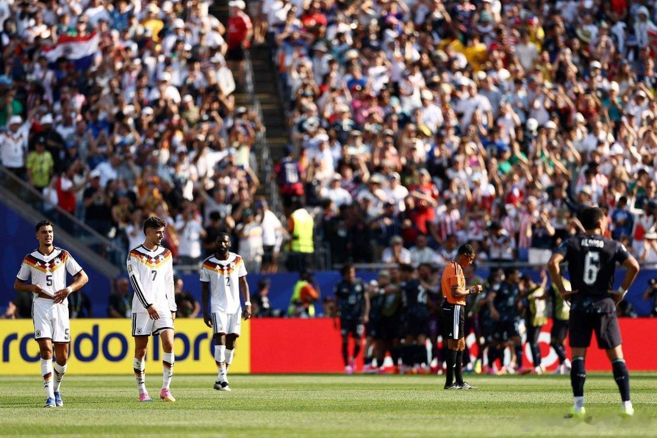 世界杯三战全胜的德国一场 7-1，两场 2-1但最后和以往“一样”倒在 32 强