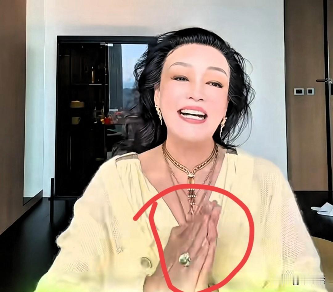 兰姐这回嘴都要笑裂了，真替她松口气。

23日，“小宝马”落地了，是个小帅哥！老