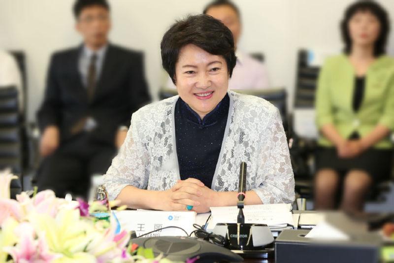 "敢破产就收购你！"2000 年，三峡工地美国塔带机垮塌，致 34 人伤亡，对方