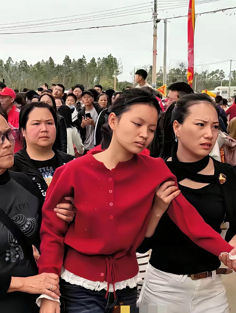 有些事情真的不是谁能代替得了的看看妈祖阿童被搀扶着走着，就知道这一场下来有多累了