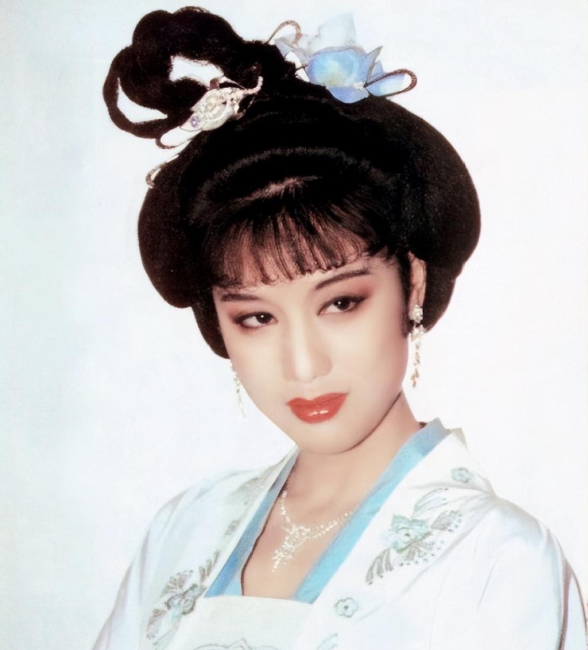 2020年7月16日，63岁的李建群走了。

她走得悄无声息，没有孩子，没有婚书