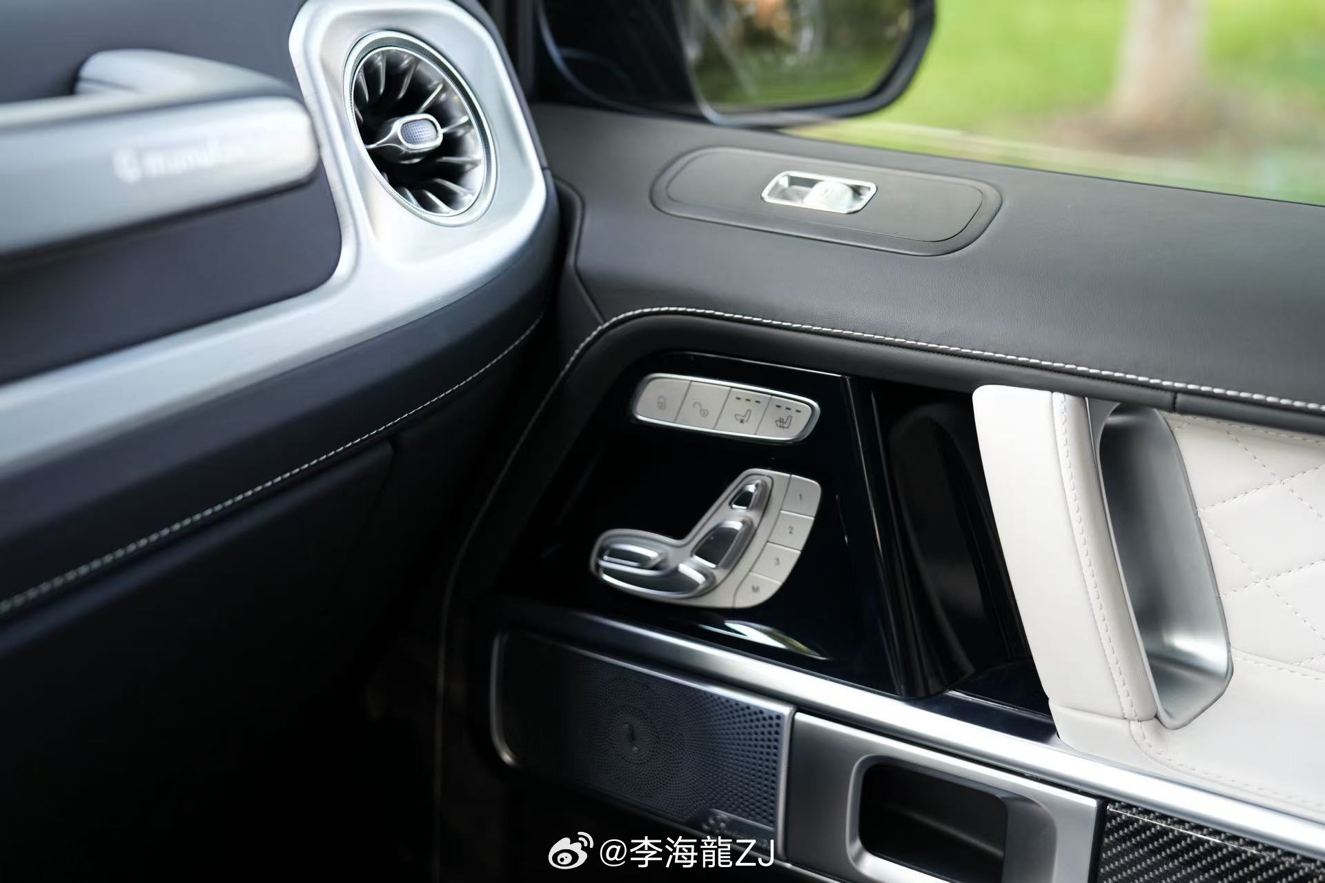 22年奔驰G63加版顶配.一手原漆.行驶11000公里.喜欢的联系