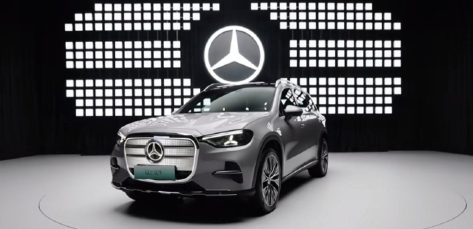 奔驰燃油经典 SUV 完成电动转型车头封闭式格栅是最直观变化保留品牌沉稳大气的家