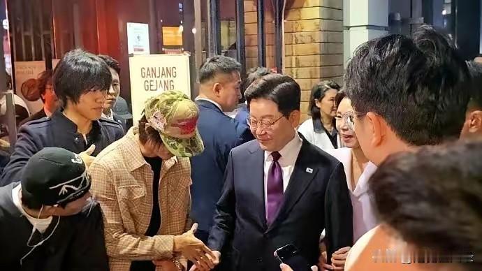 9月21日，韩国总统李在明夫妇深夜抵达纽约，被拍到两人刚抵达，就跑到了一家餐厅用
