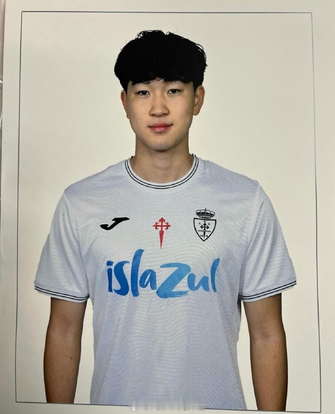 本月初，2005年球员  在西班牙米拉弗洛尔文体完成注册报名。截至本轮，罗中已代