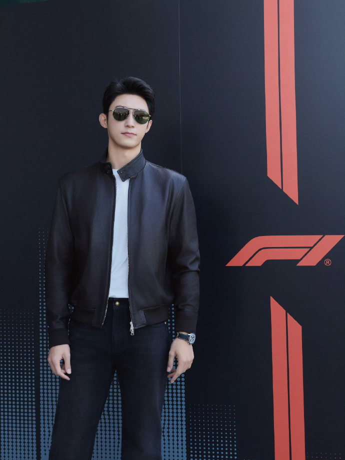 黄景瑜破次元同框 黄景瑜破次元同框，谁能想到有一天会看到林臻东和原型的同场活动的