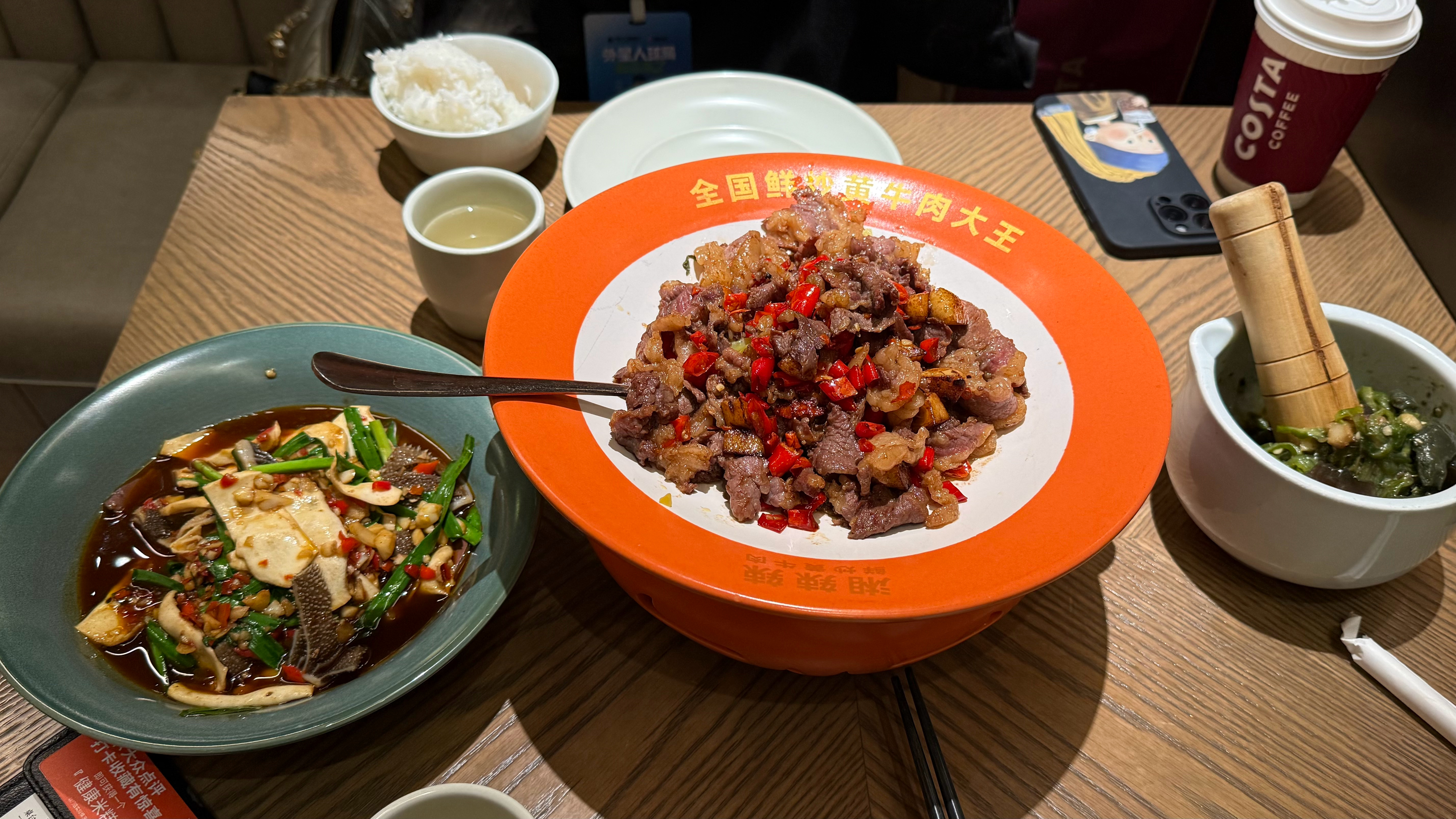 在北京，胡豆只需要吃好喝好玩好😌所有盘子都给到了它的主人✌🏻胡豆的日常碎片胡
