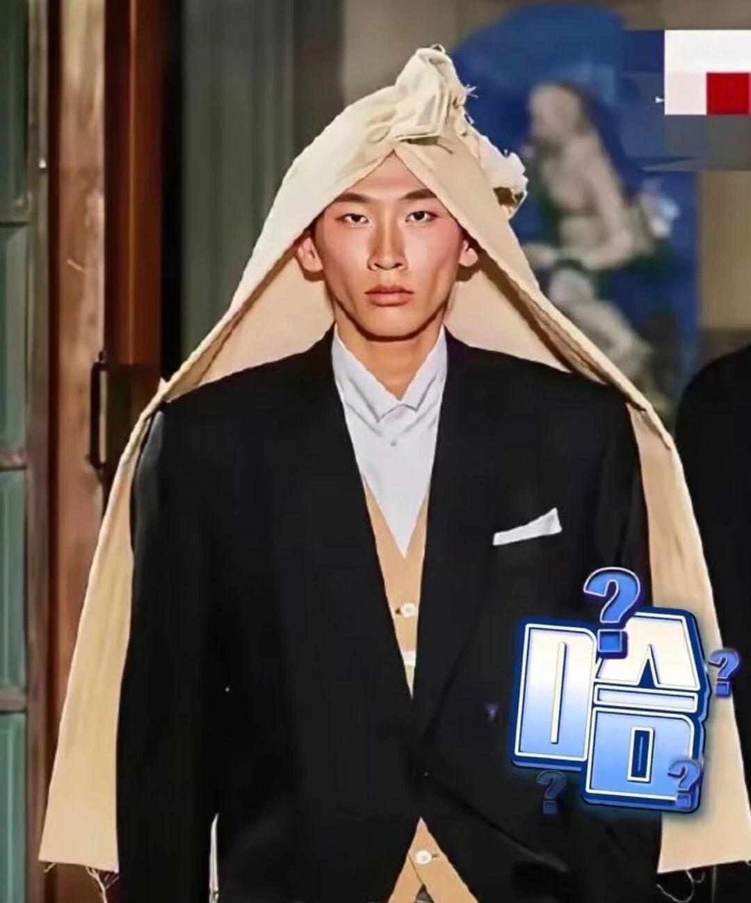 “小日子”这2.7万的头巾是认真的？怕不是把“阴间审美”刻进DNA了！在中国，裹