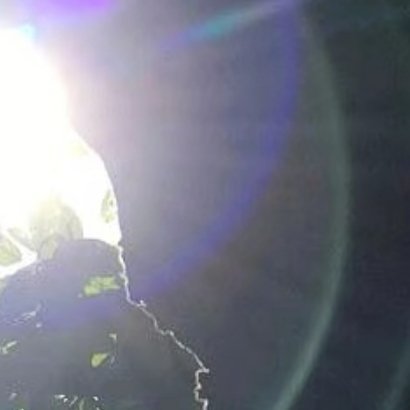 钓水，逸事也，尚持生杀之柄；弈棋，清戏也，且动争战之心。可见喜事不如省事之为适，