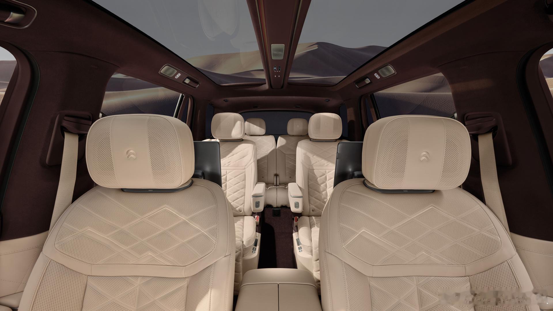 六座通道版官图正式发布，蔚来ES9用灵活布局重新定义行政豪华。二排通道与中岛双方