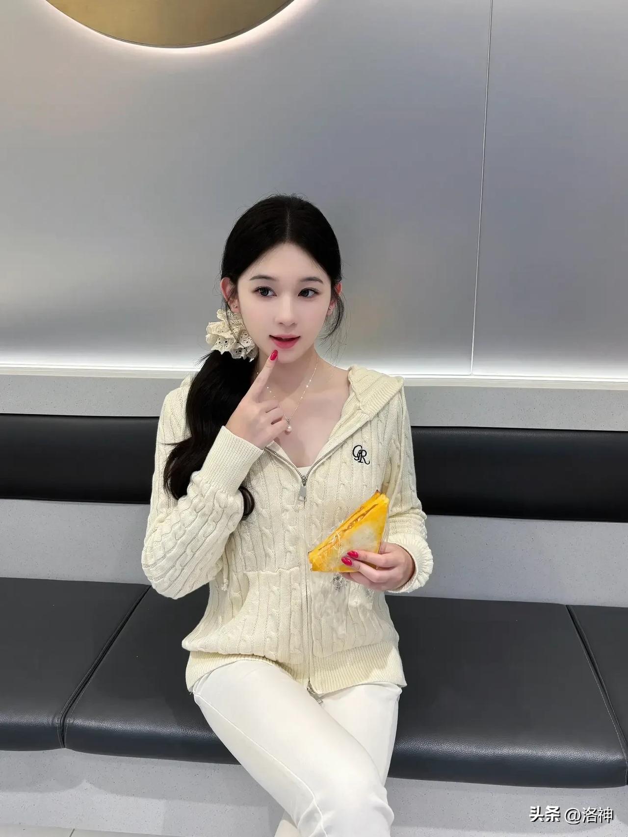 喜欢你才装可爱
你以为卖萌很简单吗 

城市风景一角照片分享 雨天的你最适合干什