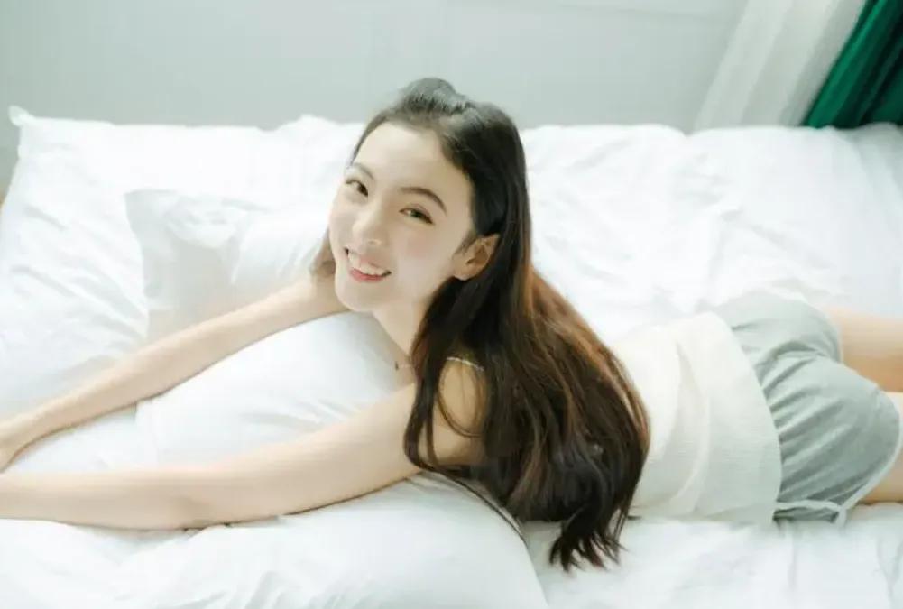男同胞们，相信我，娶老婆一定要娶贤惠的，顾家的，性格好的。

一定不要只看外表，