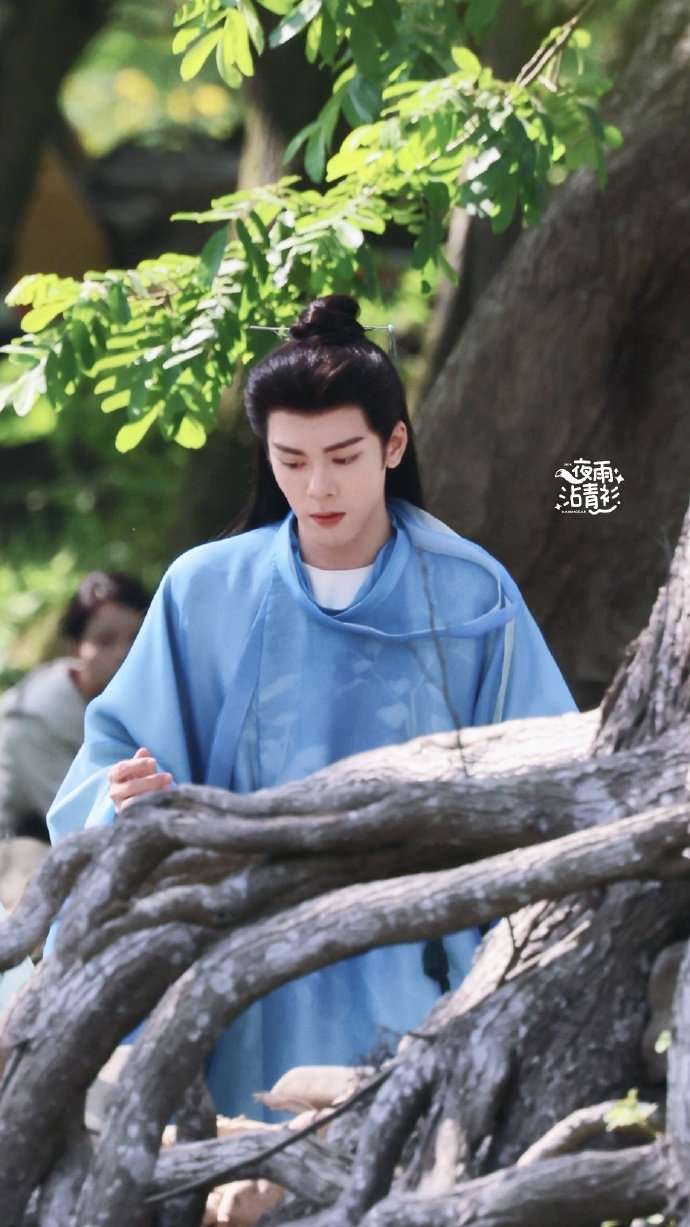 曾舜晞 | #衡门有狐#  曾舜晞今日份《衡门有狐》路透有嗷嗷嗷嗷 是蓝色的白九