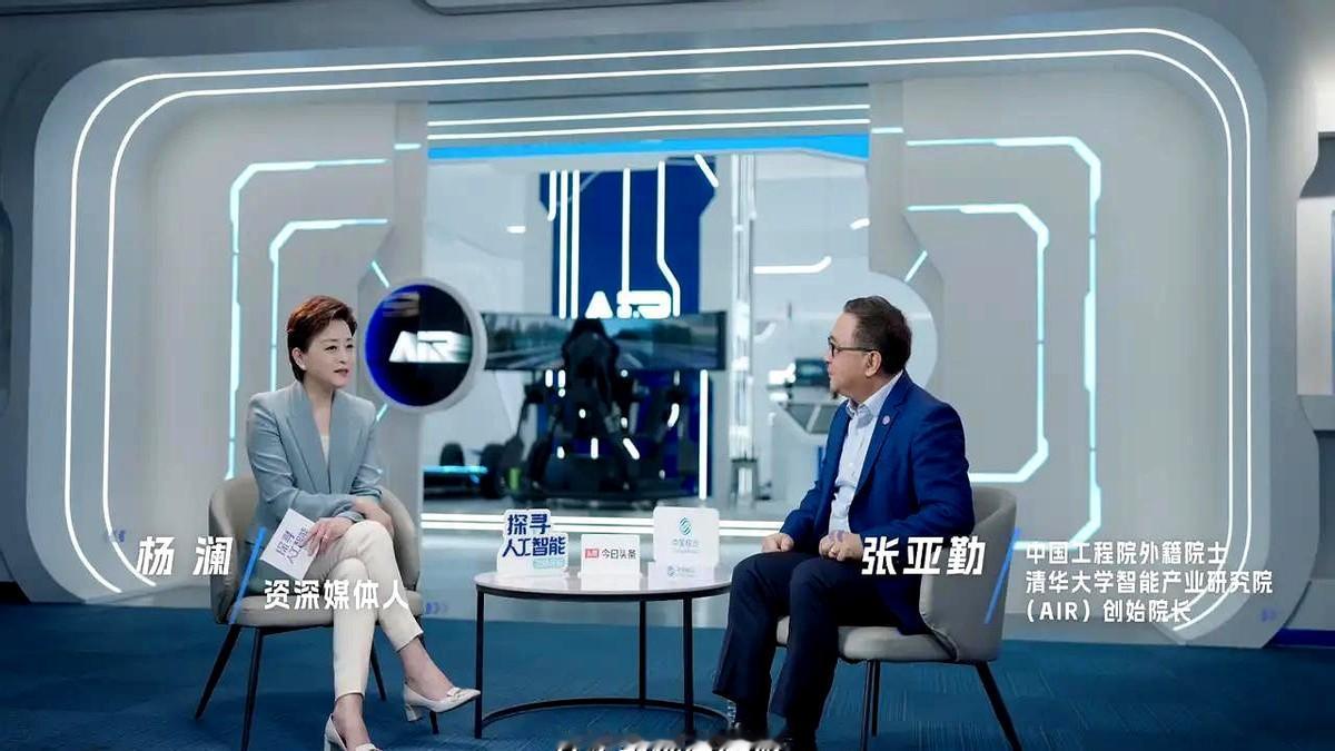 中国当前综合实力最强的三个Al：
他把那些搜集素材、搭框架的累活都甩给了AI，自