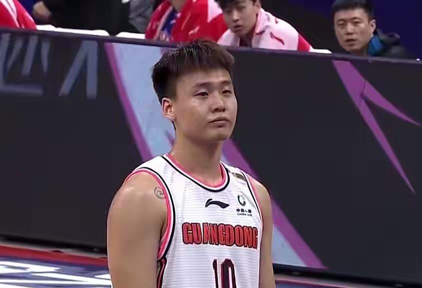 CBA本赛季5大交易：
赵睿转会北京
周琦转会北京
陈盈骏转会北京
崔永熙转会广