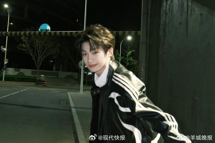 【#梓渝coolboy六宫格#】4月14日，更新梓渝最新六宫格：“今天是cool