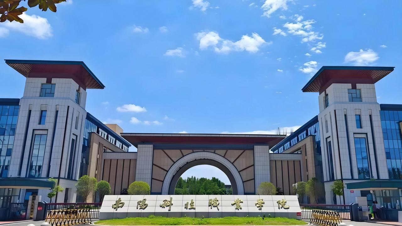 你知道吗？在南阳邓州，有一所职业学院今年干成了两件大事：一是拿下教育部"十四五"