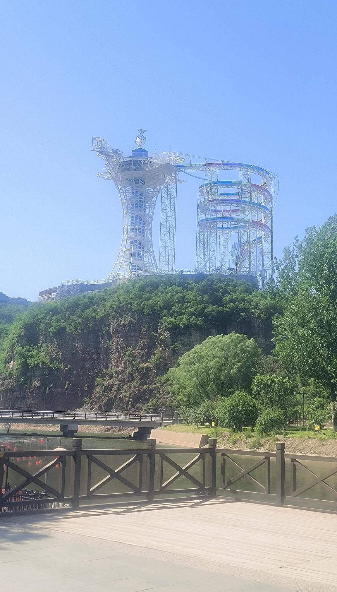 易县太行水镇对面新开个乐园？停车场“空军参谋长”说错信息，回家一查打脸了。

这