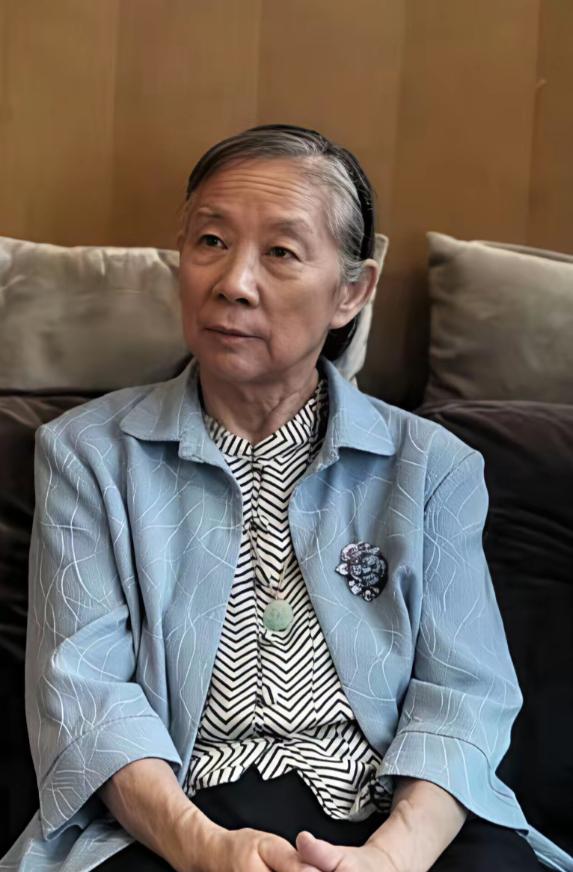 82岁的林豆豆，独自居住在北京老城区的一座老房子里。既不使用智能手机，也不接触网