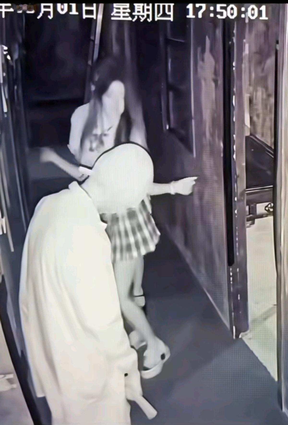 剧本杀 色情服务作为公认的色情博主，其实最近刷到不少提供软性服务的项目。比如密室